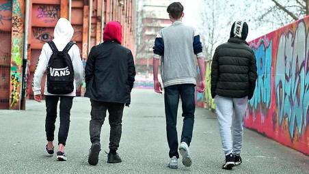 Massa Lombarda, aggredita in strada davanti alla figlia: “Punita perché non porto il velo”