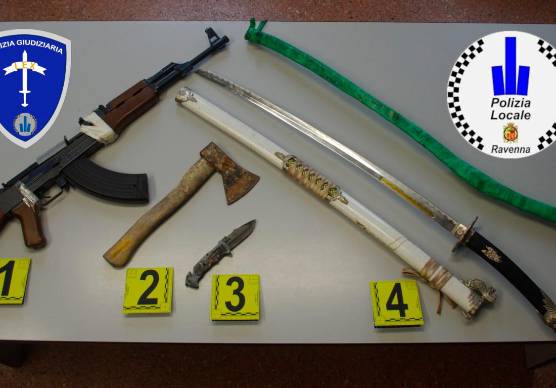 Folle inseguimento con katane e coltelli a Ravenna. Due arresti